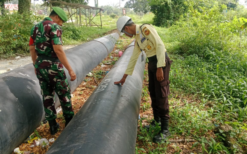 Babinsa Dumai Ingatkan Warga Tidak Dirikan Bangunan di Atas Jalur Pipa Minyak