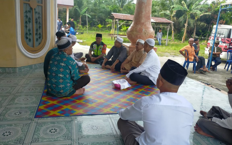 Babinsa Koramil 03 Sungai Sembilan Peduli dengan Warga