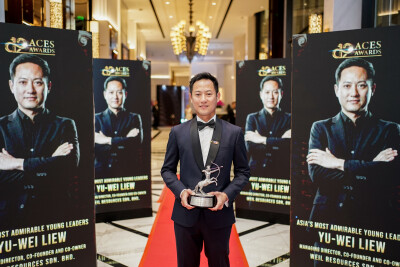 Mr.Yu-Wei Liew dari WEIL Hotel Raih Penghargaan Asia’s Most Admirable Young Leader pada ACES Awards 2025