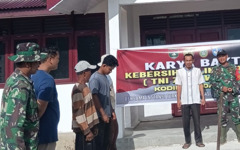 Dukung Program TNI Zero Waste, Babinsa Koramil 02 Laksanakan Karya Bakti di Guntung