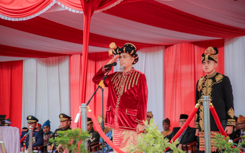 Wako Dumai Pimpin Upacara HUT RI Kenakan Pakaian Adat Mandailing Tapsel