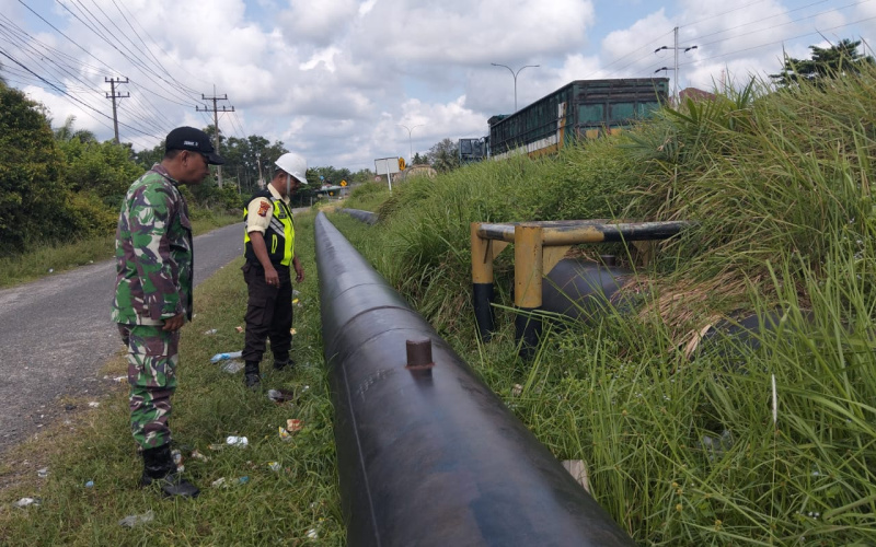 Hindari Potensi Gangguan di Jalur Pipa Minyak, Koramil 02 Rutin Patroli