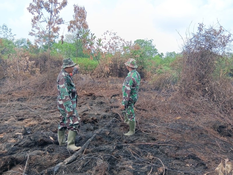 Patroli dan Edukasi Karhutla, Babinsa Ingatkan Larangan Membakar Lahan