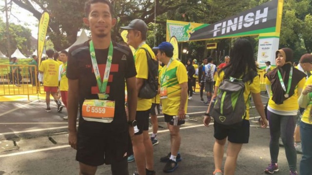 Fadli Berhasil Selesaikan Kompetisi Lari 10K Hanya Dengan Satu Kaki