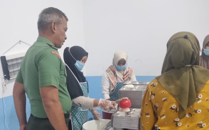 Kolaborasi TNI dan BGN, Ribuan Siswa di Bukit Kapur Terima Makanan Bergizi Gratis