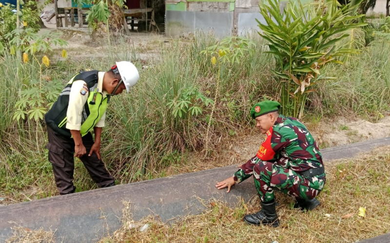 Babinsa Sertu Samsuddin Ajak Warga Jaga Keamanan Jalur Pipa Pertamina