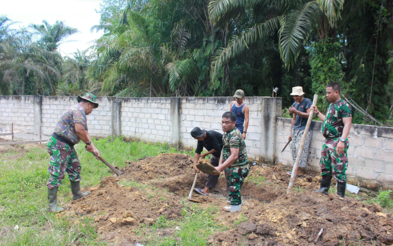 TMMD Kodim 0320, Akses Sanitasi Layak Terus Ditingkatkan di Bukit Kayu Kapur