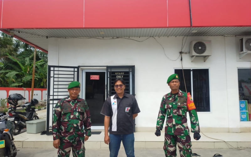Patroli Babinsa di Sungai Sembilan, Wujud Kepedulian TNI Jaga Harkamtibmas