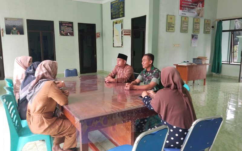 Jalin Silaturahmi, Babinsa dari Koramil 03 Komunikasi Sosial