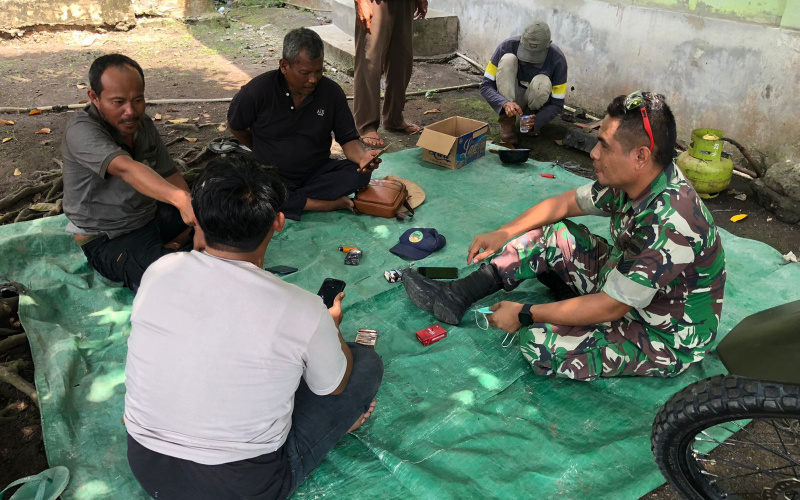 Sambangi Warga, Serma Novrianto Laksanakan Program Komsos