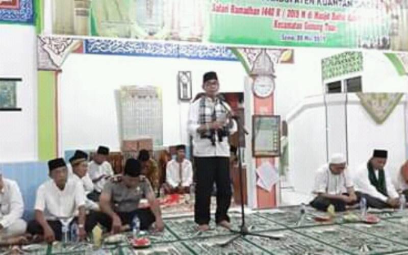 Safari Ramadan di Masjid Baitul Hamdi, Bupati Kuansing Sampaikan Program Pembangunan