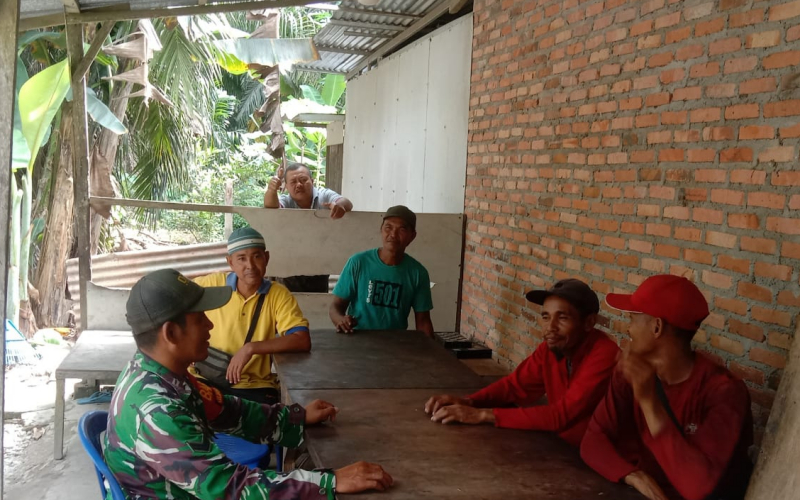 Babinsa Basilam Baru Sampaikan Pesan Terkait Keamanan Wilayah