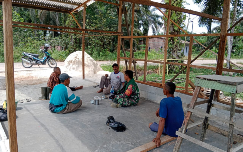 Babinsa Koramil 03 Sungai Sembilan Giat Komunikasi Sosial