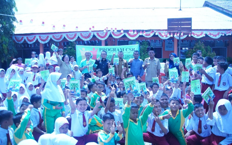 CSR Permata Cerdas, PT Nagamas Serahkan 3.000 Buku Tulis Untuk Dua Sekolah Dasar