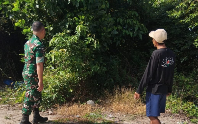 Patroli Karhutla, Babinsa STDI Dorong Warga Beralih ke Pertanian Produktif