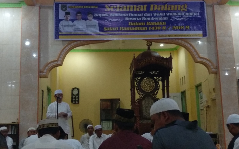 Safari Ramadan Perdana di Masjid Al Makmur, Wako Dumai Sampaikan Program Pembangunan