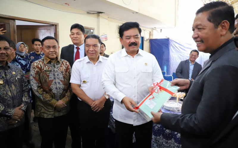 Kementerian ATR/BPN Serahkan Sertifikat Tanah Gereja HKBP Tangerang