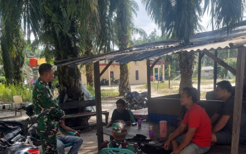 Patroli Karhutla di Kampung Baru, Babinsa Tekankan Larangan Bakar Lahan