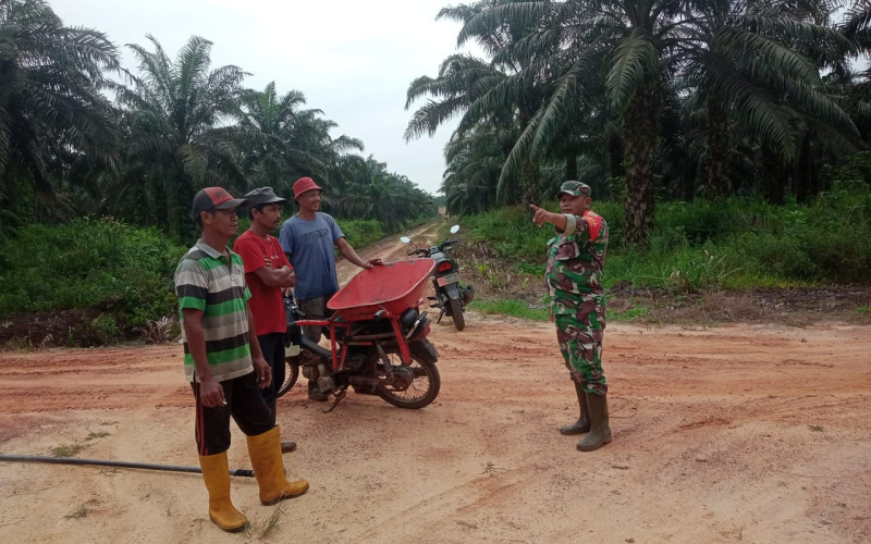 Sosialisasi dan Patroli Karhutla oleh Babinsa Bagan Besar