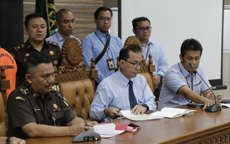 Kanwil DJP Riau Serahkan Tersangka Tindak Pidana Perpajakan ke Kejaksaan