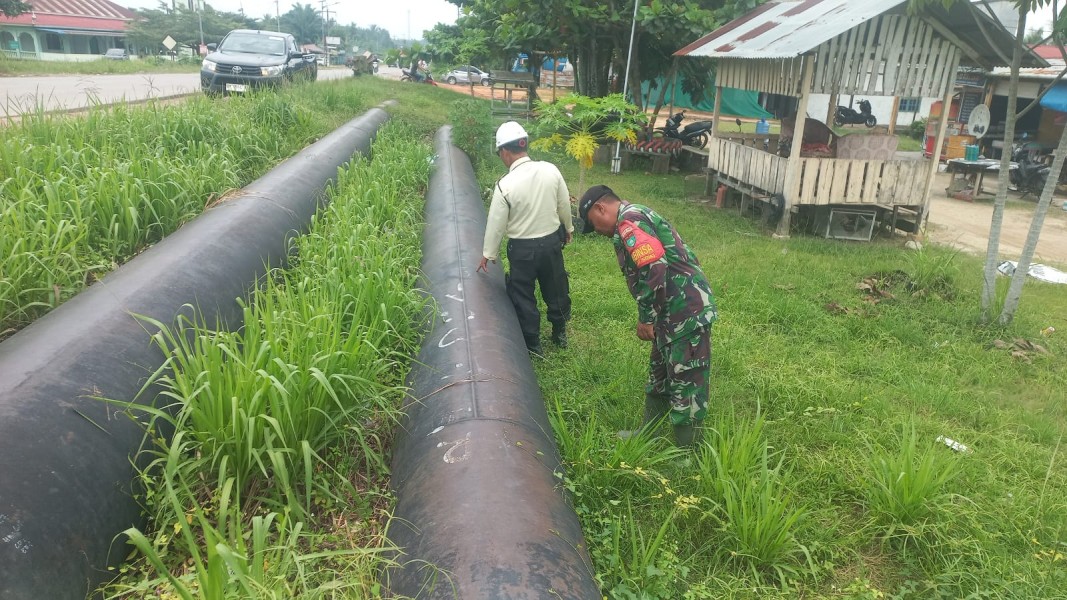 Cegah Gangguan Aset Vital, Babinsa dan Security PHR Patroli Jalur Pipa Bagan Besar-Bukit Kapur