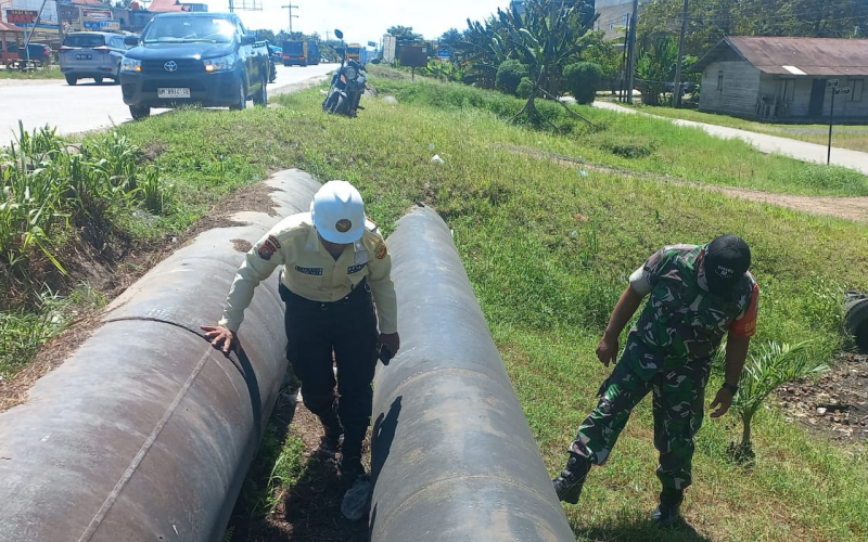 Koramil 02 Imbau Warga Agar Tidak Melakukan Aktivitas Berbahaya di Atas Pipa Minyak