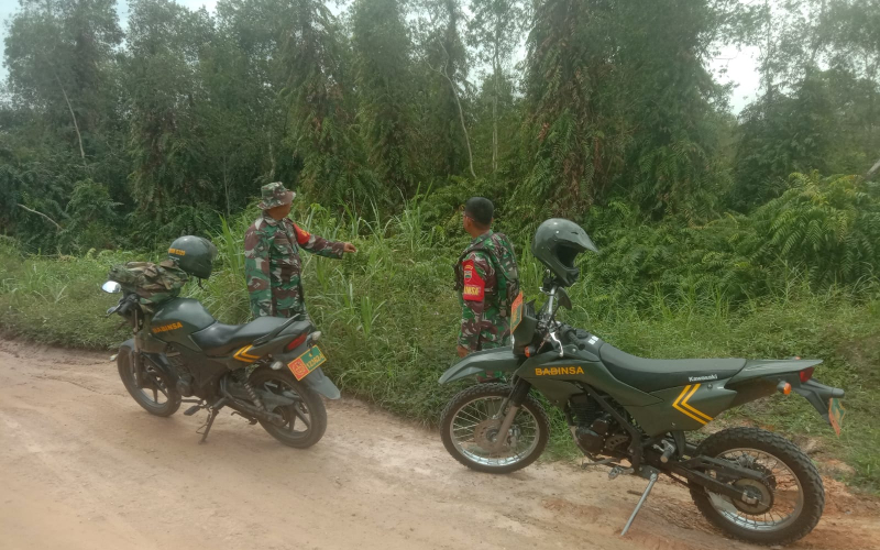 Patroli Karhutla Babinsa Koramil 02 di Kecamatan Medang Kampai
