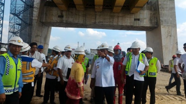 Sekdaprov Riau Tinjau Lanjutan Pembangunan Jembatan Siak IV