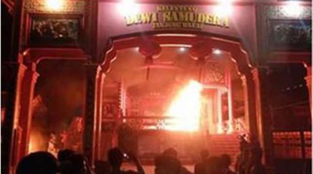 Belasan Vihara dan Kelenteng Dibakar, Polisi Amankan Pasutri Pemicu Aksi Massa