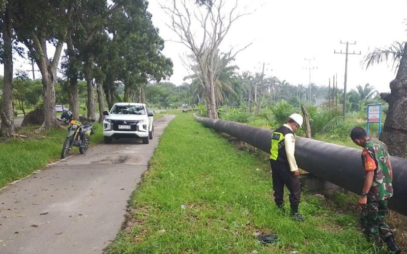 Tim Patroli SKK Migas Koramil 01 Dumai Laksanakan Pengamanan Jalur Pipa Pertamina