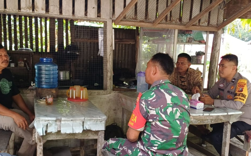 Babinsa Koramil Dumai Lakukan Komsos untuk Jaga Kondusivitas Wilayah