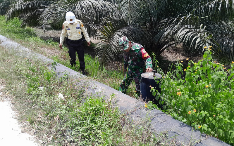 Personel Koramil 01 Patroli Keamanan dan Sosialisasi Penguatan Binter