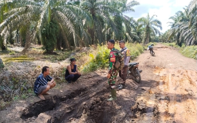 Serda Erwan Lakukan Patroli dan Sosialisasi Cegah Karhutla di Tanjung Penyembal