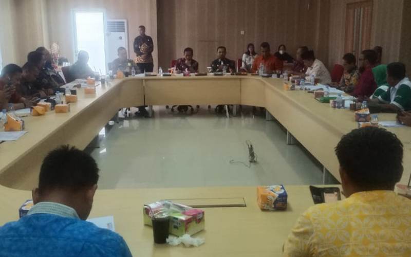 Wabup Rohil Pimpin Rapat Persiapan Even Bakar Tongkang