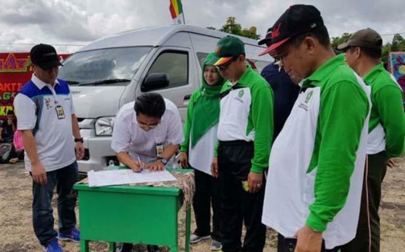 Bank Riau Kepri Serahkan CSR 1 Unit Mobil Mini Bus ke PKK Kuansing