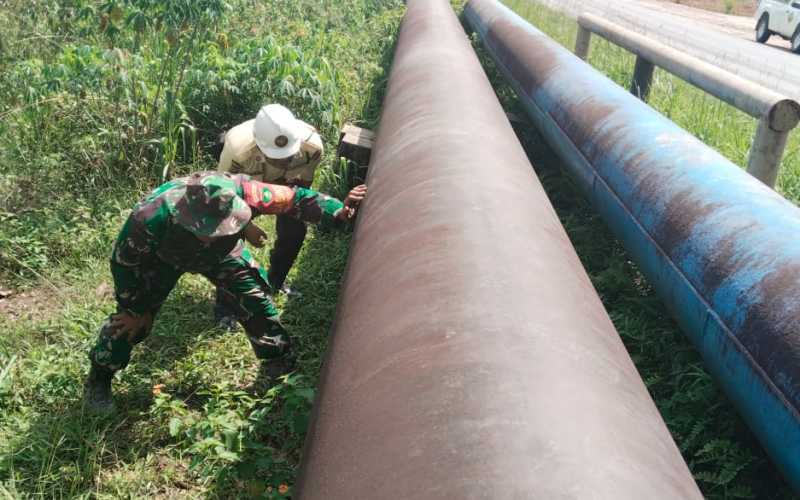 Serma Suandi Pimpin Patroli Keamanan Jalur Pipa Minyak di Kota Dumai