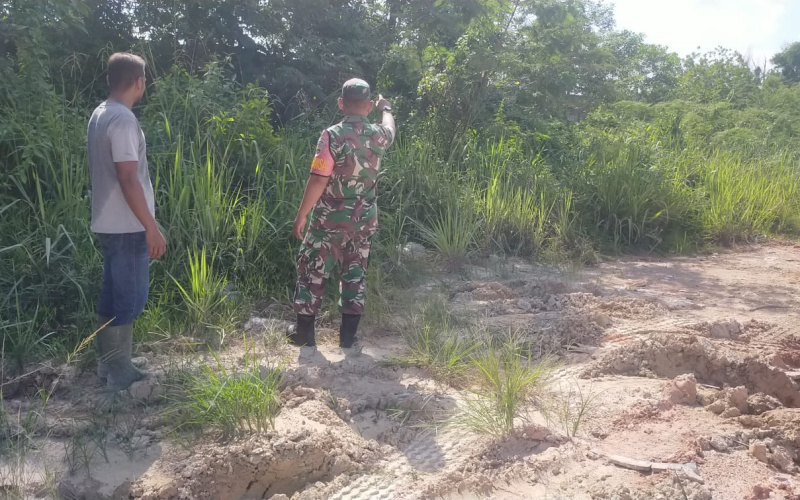Gandeng Warga, Patroli Karhutla oleh Sertu Jumat Desmanto