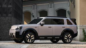 FREELANDER 8 First Edition and Three Exclusive Paint Finishes Unveiled at Aranya Theatre Festival