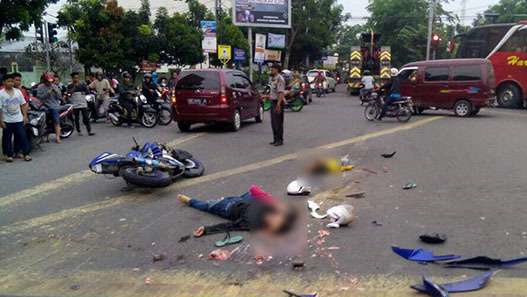 Ngeri...! Diduga Rem Blong, Fuso Tabrak Lima Pengendara Sepeda Motor, 3 Orang Tewas Digilas