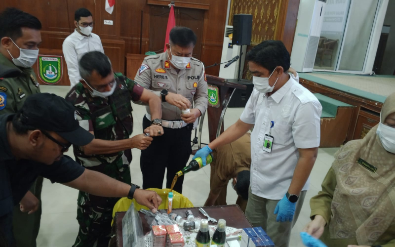 Kodim Dumai Hadiri Pemusnahan Produk Ilegal dan Gerakan Ayo Buang Sampah Obat