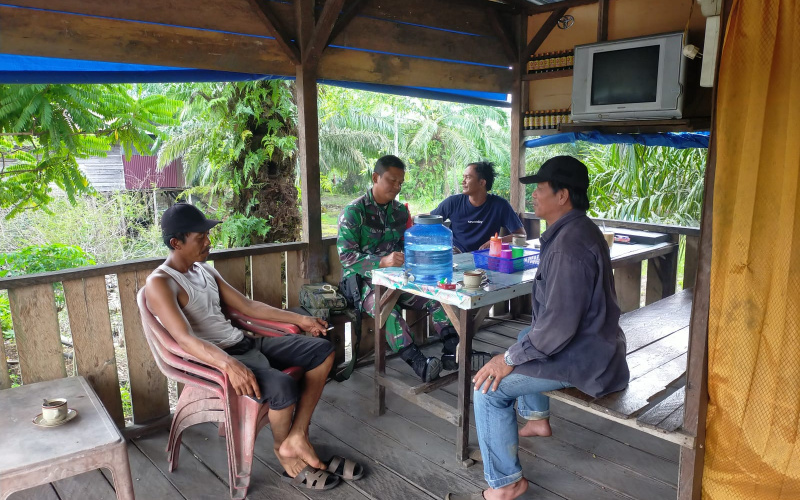 Babinsa Bangsal Aceh Komsos, Membahas Permasalahan di Tengah Masyarakat