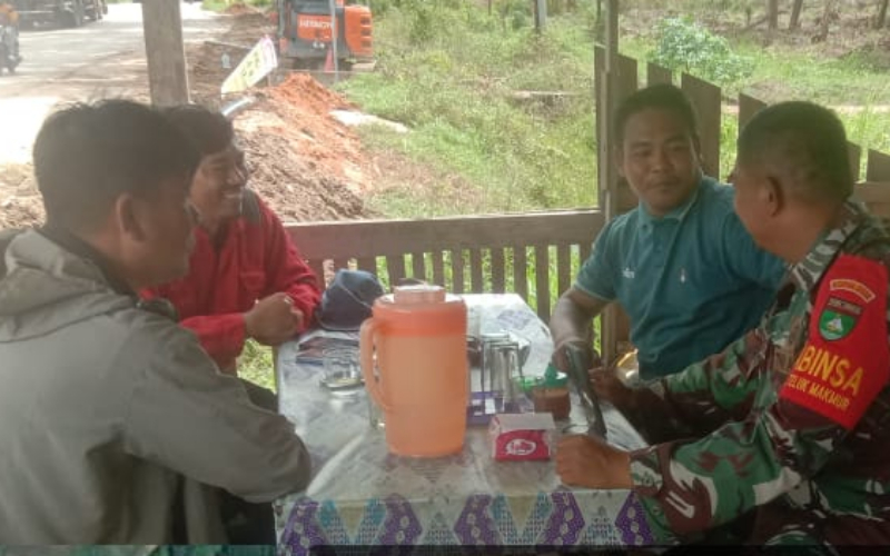 Antisipasi Musim Panas, Babinsa Teluk Makmur Intensifkan Pengawasan dan Imbauan Karhutla