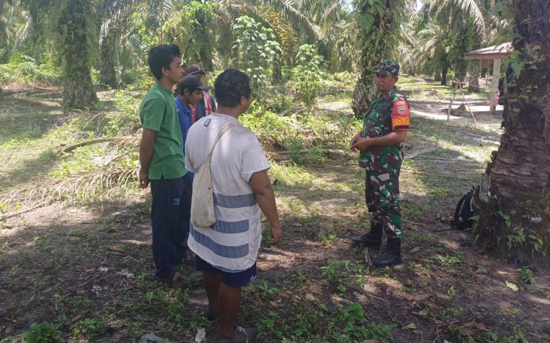 Babinsa Gurun Panjang Patroli Karhutla di Lokasi yang Rawan