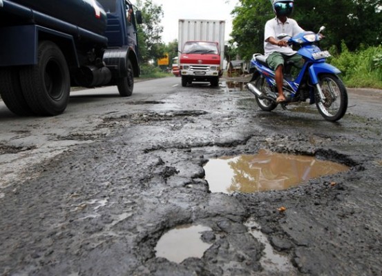 Pemprov Riau Siapkan Rp10 Miliar Perbaiki Jalan Rusak di Siak