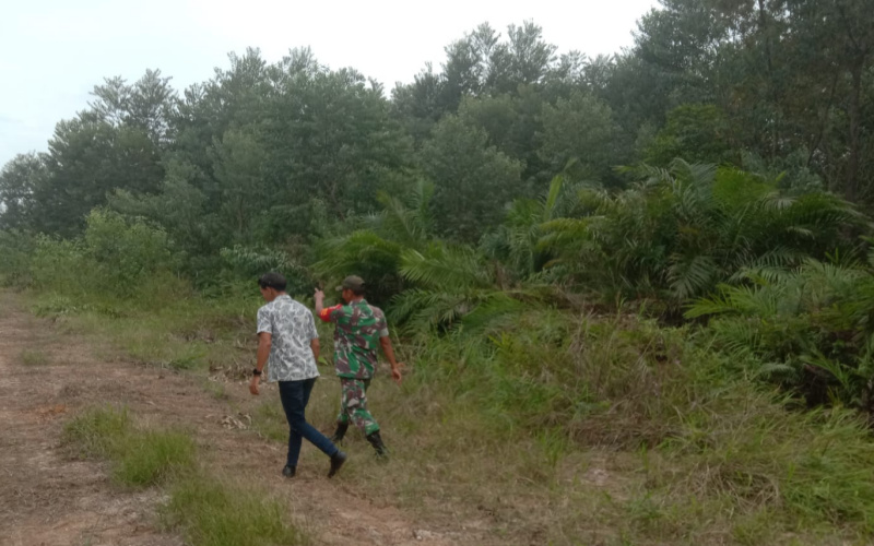 Babinsa Kelurahan Mundam Patroli dan Sosialisasi Pencegahan Karlahut