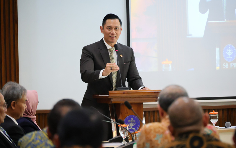 Menteri AHY Hadiri Ujian Terbuka Program Doktoral Dirjen PPTR