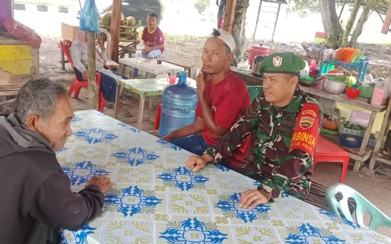 Babinsa Dumai Sosialisasi Bahaya Aktivitas di Atas Jalur Pipa Minyak