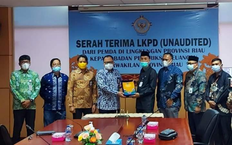 Wako Dumai Serahkan LKPD ke BPK Riau