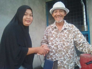 Berbuntut Manis, Kakek Penjual Donat Diberi Rezeki Setelah Tertipu