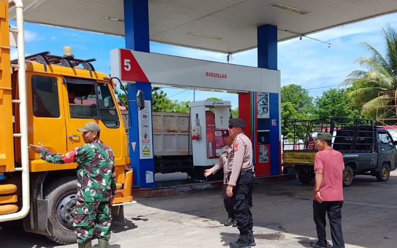 Stok BBM Aman, Babinsa Koramil 02/BK Monitoring SPBU di Mundam